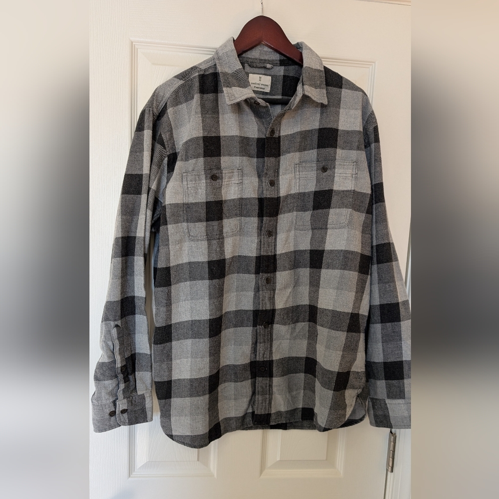 Men's Gray and Black Plaid Casual Button Down Shirt